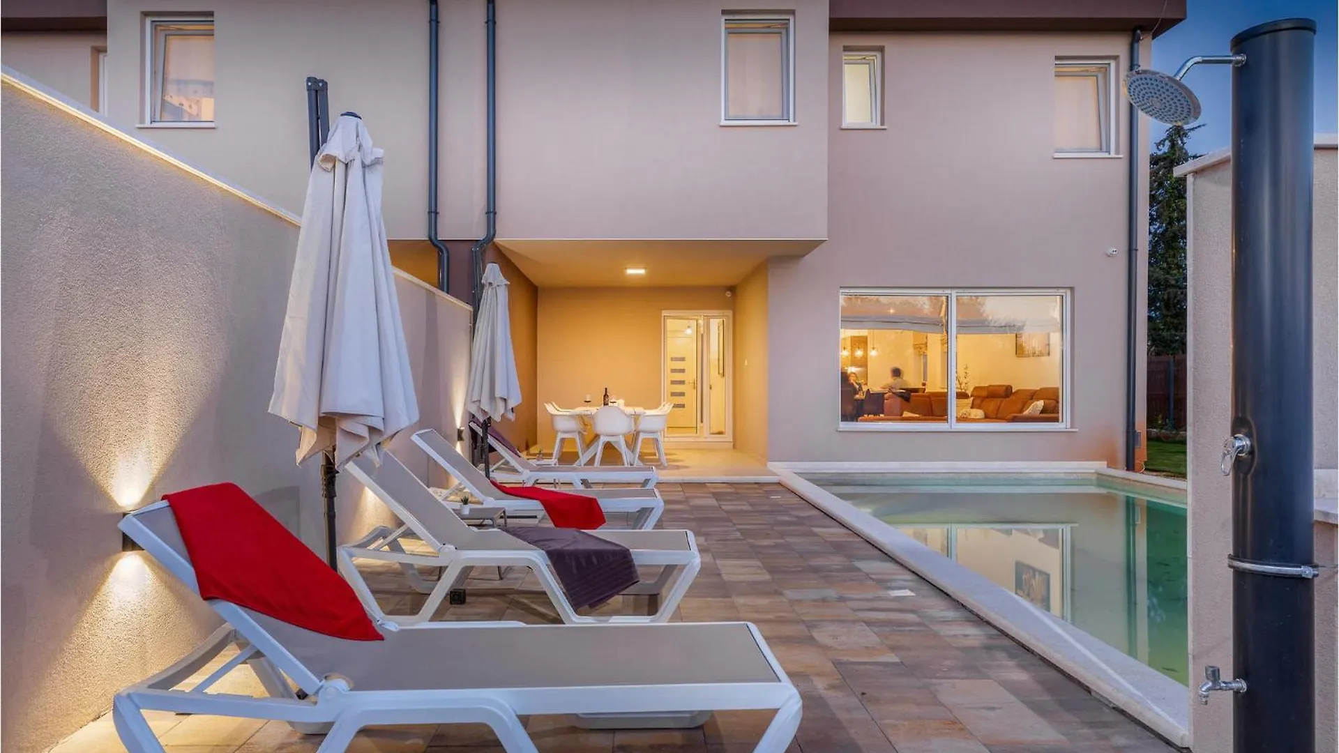 Vikendica 3 Bedroom Beautiful Home In Segotici Croatia