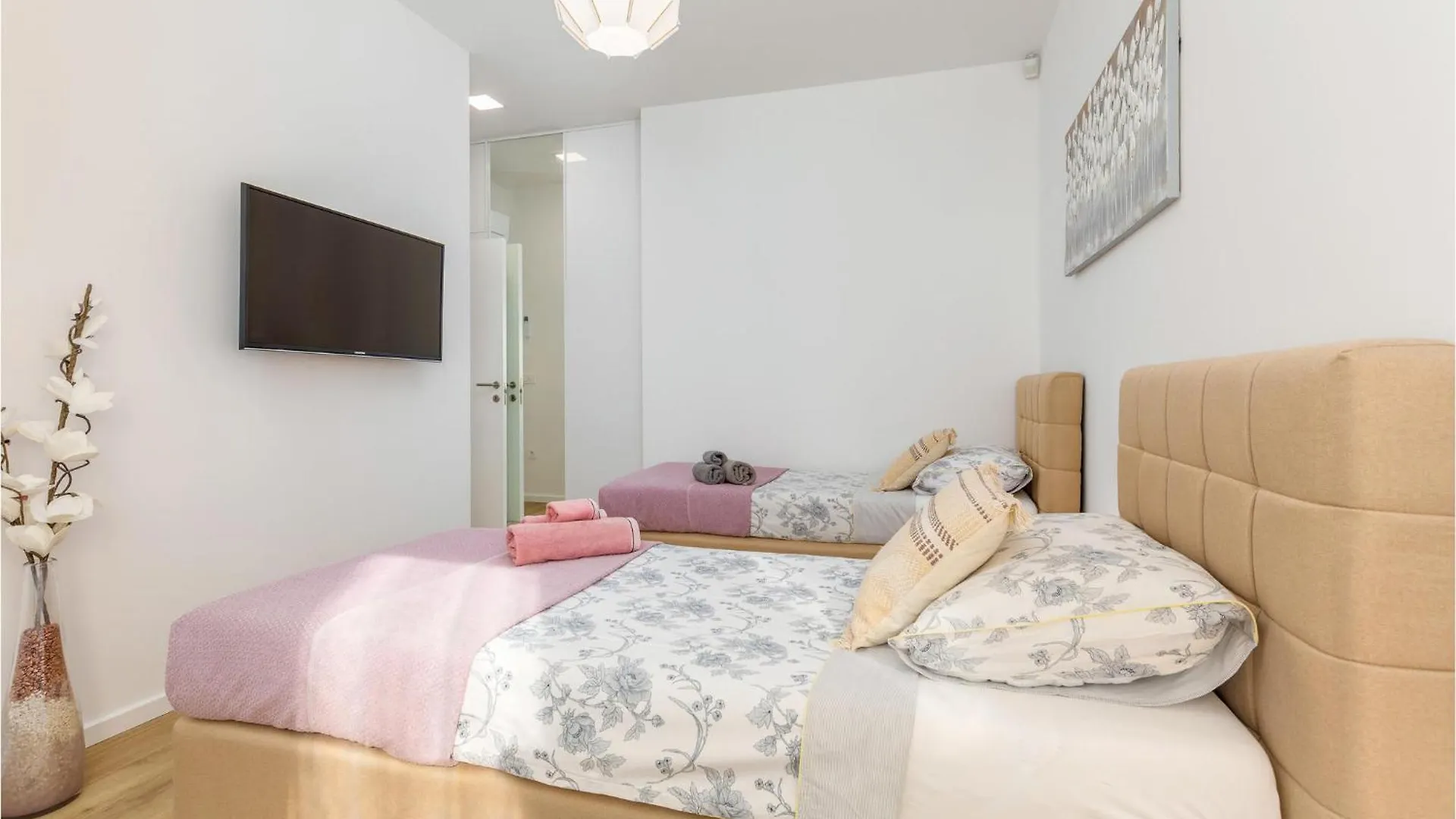 3 Bedroom Beautiful Home In Segotici