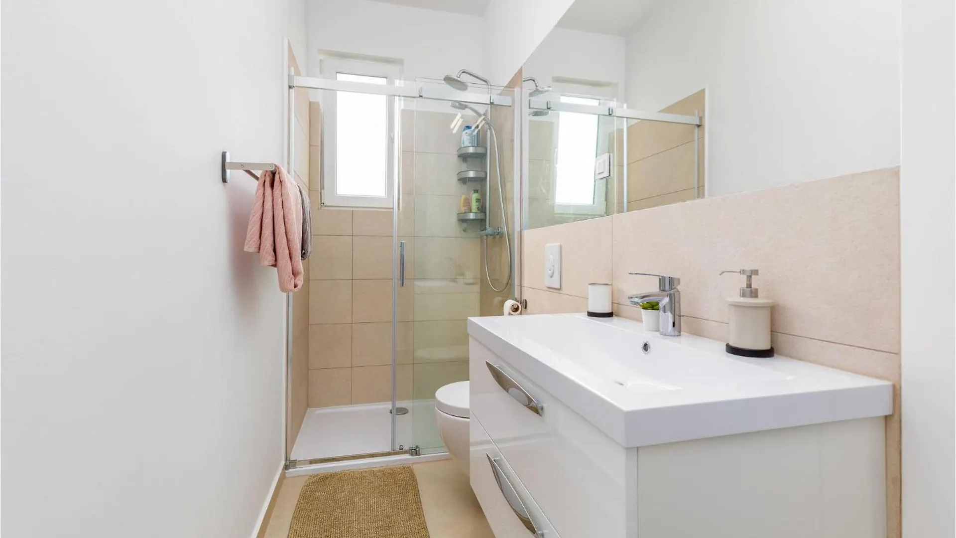 3 Bedroom Beautiful Home In Segotici Vikendica