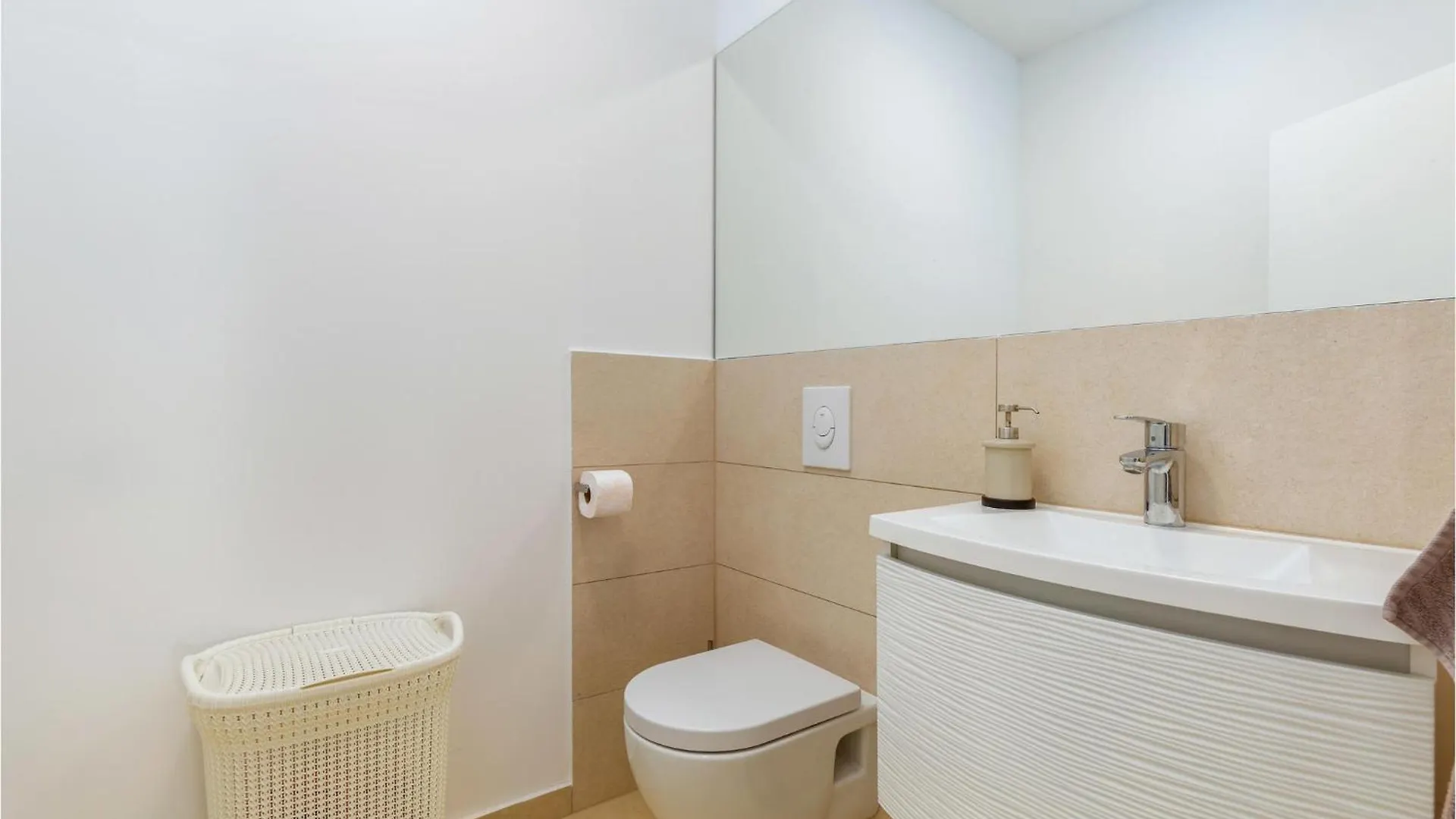 Vikendica 3 Bedroom Beautiful Home In Segotici