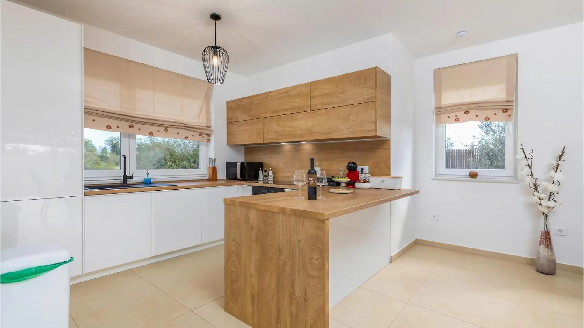 3 Bedroom Beautiful Home In Segotici